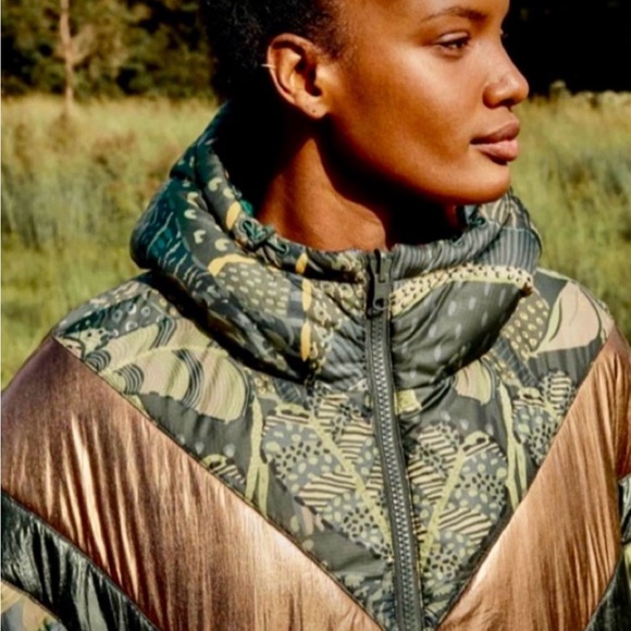 Farm Rio, NWT,Green Metallic Leopard Print Reversible Puffer Jacket, Size Small - Picture 10 of 16